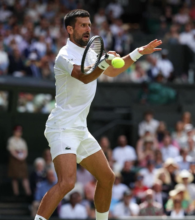 关于英国网球队完胜法国网球队，德约科维奇高光表现的信息