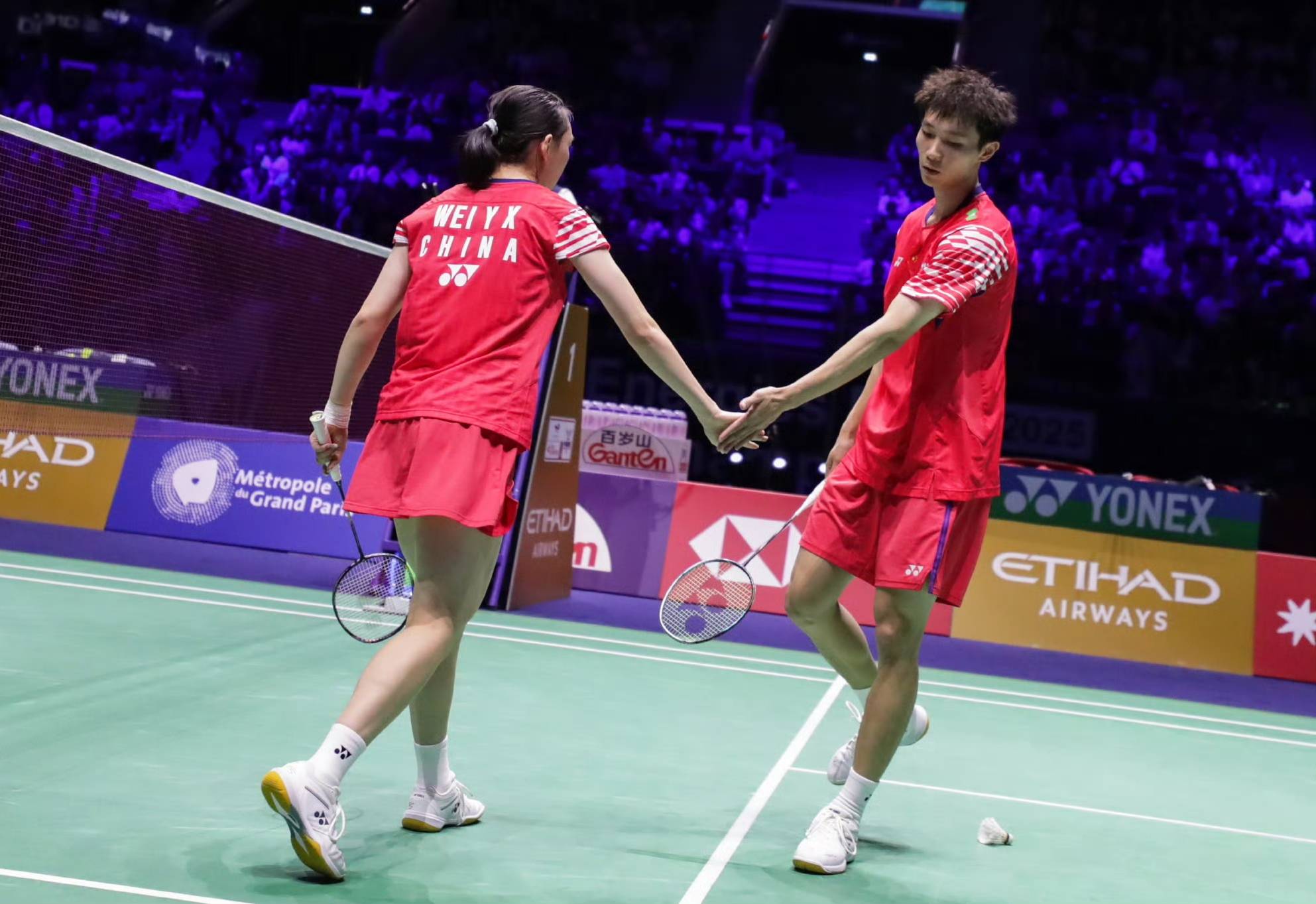 包含日本羽毛球队强势马来西亚羽毛球队，辛杜送出助攻的词条