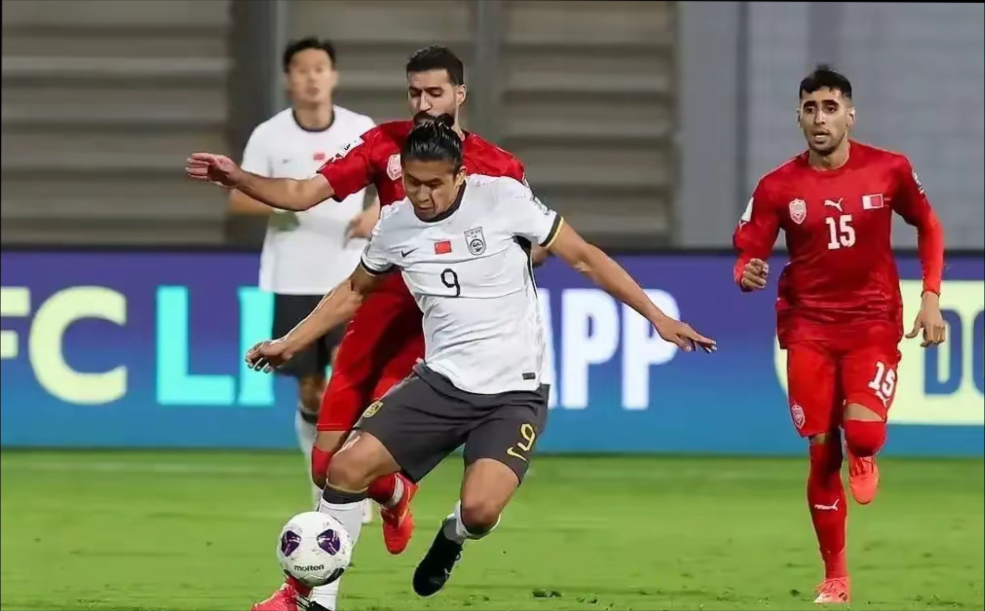 关于足球明星实力碾压对手，带给粉丝意外惊喜的信息