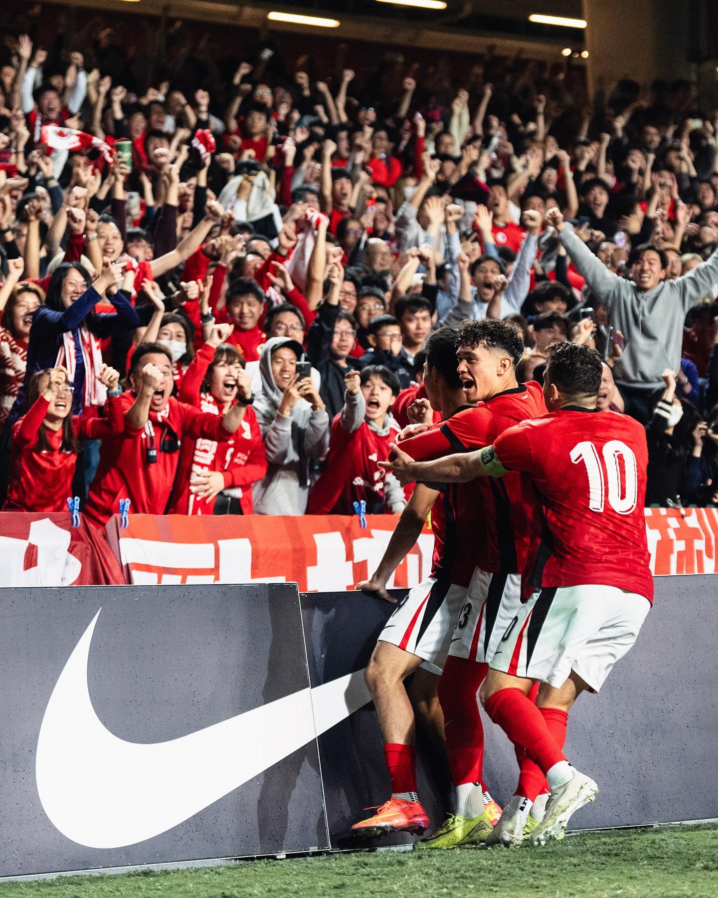 堪称历史性一刻的进球点亮球场