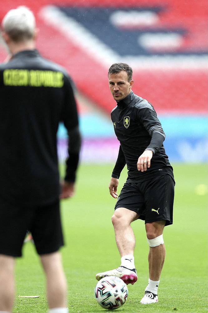 关于克罗地亚平波兰，出线形势悬而未决的信息