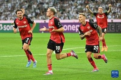 包含门兴格拉德巴赫主场不敌沙尔克，遭遇连败的词条