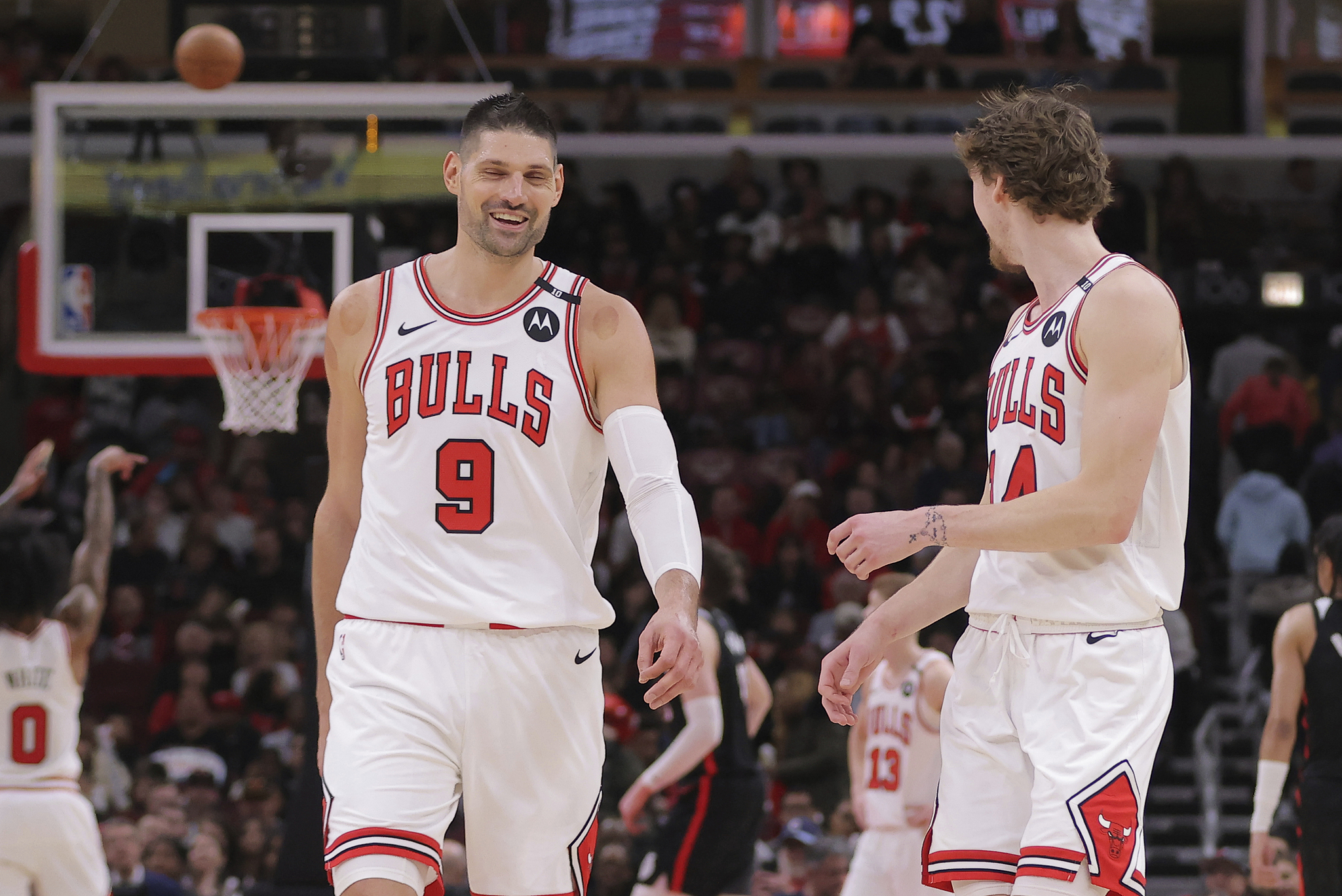 火箭翻盘马刺,米切尔点燃赛场 火箭翻盘马刺,米切尔点燃赛场